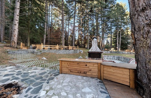 Razlog Ski Chalet | Elegant Chalet in Private Pine Park at Pirin Mountain