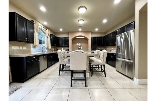 Enterprise House | Family-Friendly 5 Bedroom Home with Pool & Spa Amenities