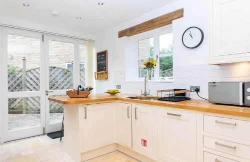 Charlton Kings House | Family-Friendly Retreat at The Coach House, 4-Star Comfort