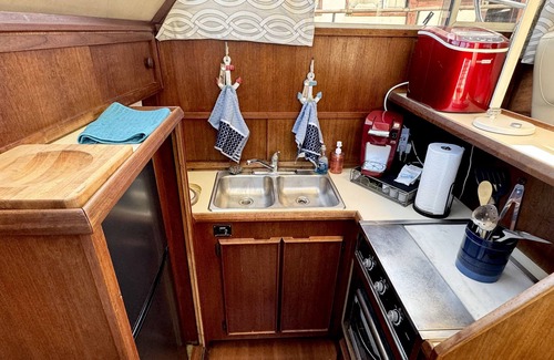 Sanford Boat Rental | Elegant Chris Craft Yacht by Scenic St. John's River