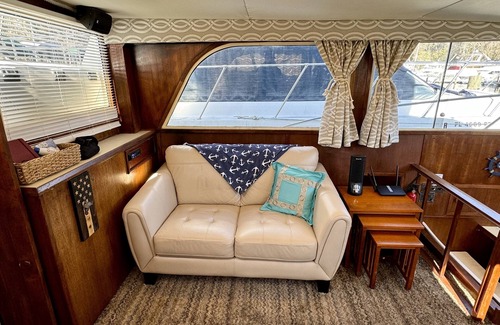 Sanford Boat Rental | Elegant Chris Craft Yacht by Scenic St. John's River