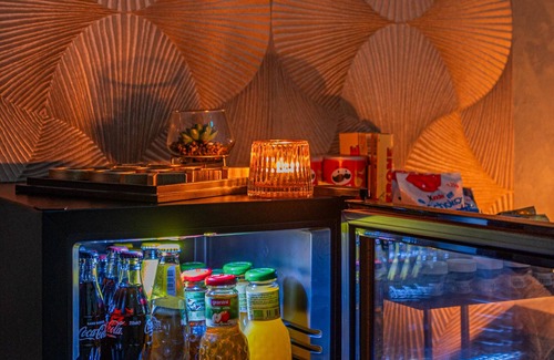 Quartier Chorier-Berriat Apartment | Ultimate Cinephile Retreat with Balconies and Mini Bar