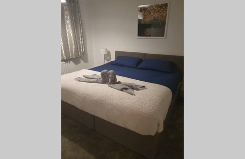 Norwich Apartment | Stylish City Centre Flat with Secure Parking for Families