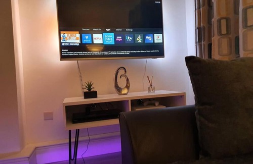 Norwich Apartment | Stylish City Centre Flat with Secure Parking for Families