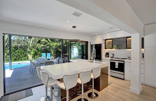 Boca Raton House | Indulgent Getaway Near Beach with Heated Pool & Spa