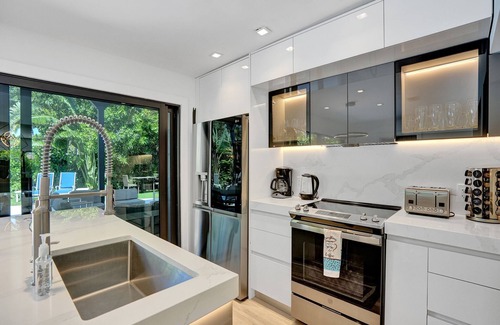 Boca Raton House | Indulgent Getaway Near Beach with Heated Pool & Spa