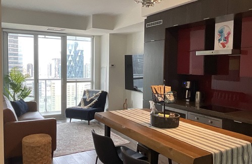 Toronto Entertainment District Condo | Elegant CN Tower Condo with Pool in Downtown Toronto