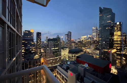 Toronto Entertainment District Condo | Elegant CN Tower Condo with Pool in Downtown Toronto