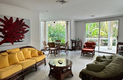 San Luis House | Elegant Beach House with Pool at Rocky Cay San Andres