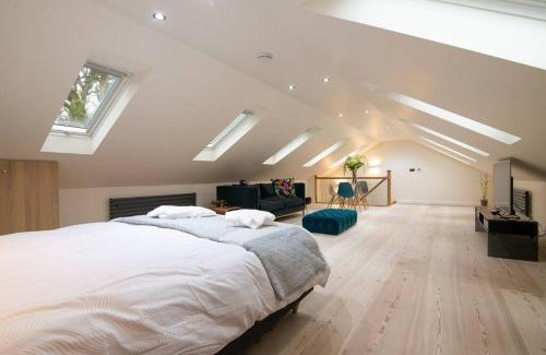 Knutsford House | Pet-Friendly Coach House by Woodland in Knutsford
