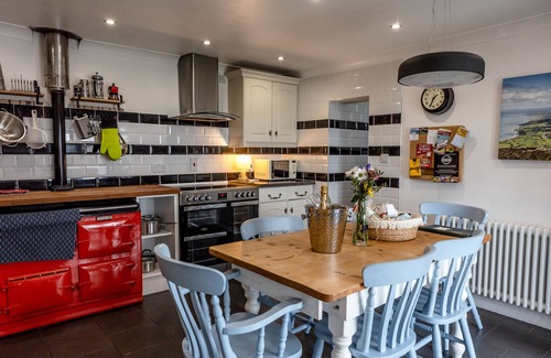 Rhyd-y-clafdy House | Elegant Coastal Retreat with Nefyn Bay Views and Amenities