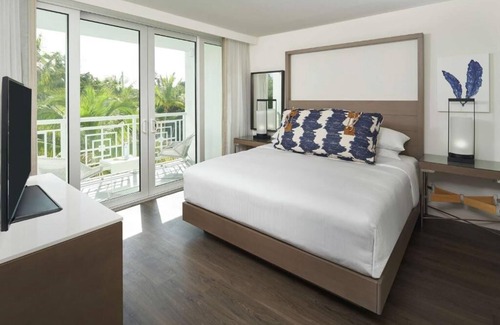 Rock Harbor Hotel | Inviting Coastal Retreat in Key Largo with Beach Access