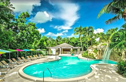 Rock Harbor Hotel | Inviting Coastal Retreat in Key Largo with Beach Access