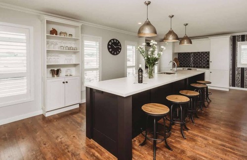 New Plymouth House | Outstanding BULLER NOIRE: Family-Friendly Retreat Awaits