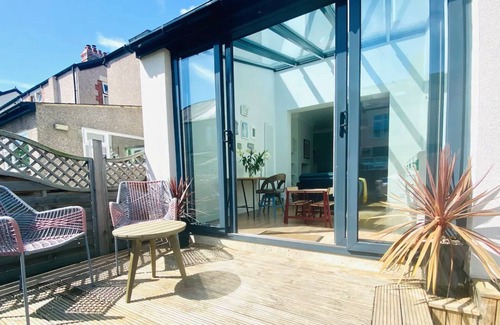 Whitley Bay House | Oceanfront Retreat in Whitley Bay - Sleeps 9, Rated 9.4