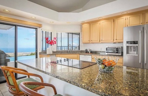 Holualoa Villa | Exquisite Coffee Estate with Infinity Pool & Breathtaking Views
