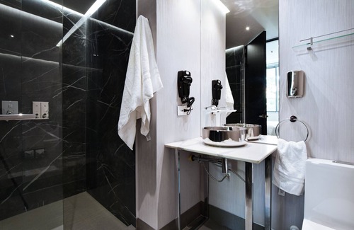 El Poblado Hotel | Guest Rated: 10/10 Luxury Apartments with Jacuzzis & Views