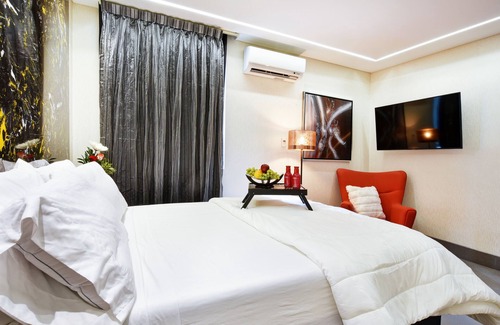 El Poblado Hotel | Guest Rated: 10/10 Luxury Apartments with Jacuzzis & Views