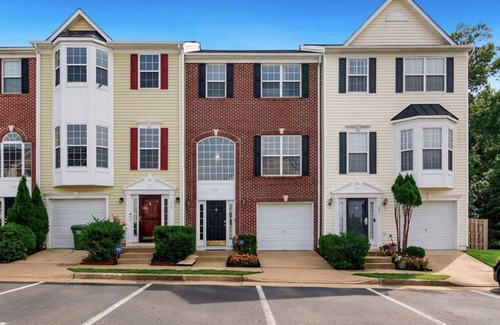 Stafford House | Discover Comfort Near Quantico and Downtown Fredericksburg