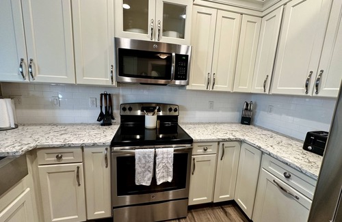 Sherman Hill Condo | Top-Rated Condo with Rooftop Patio and 2-Car Garage