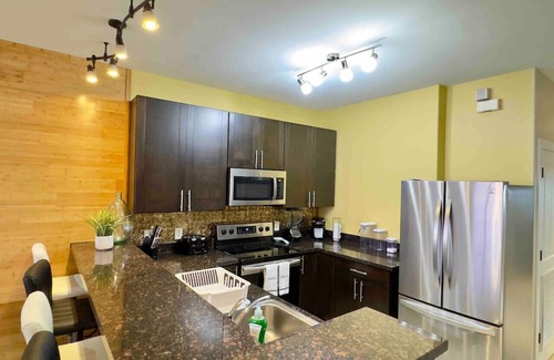 Mission Condo | Luxury Condo 3 Bed/2 bath with Pool and Jacuzzi