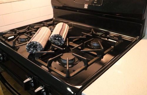 East Norwich House | Chic Condo Apt. for 4 with Private Entrance & Kitchen