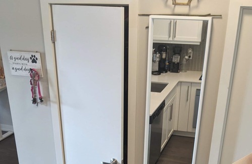 Burlington Condo | Pet-Friendly Condo with Pool, GYM, and BBQ Amenities