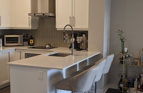 Burlington Condo | Pet-Friendly Condo with Pool, GYM, and BBQ Amenities