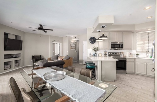Fox Crossing Condo | Inviting Condo in Bridges at Ocotillo with Pool & Ocean View