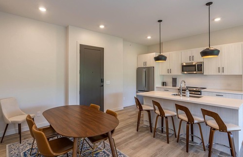 Manhattan Condo | Elegant Condo Near Colbert Hills Golf Course with Pool Access