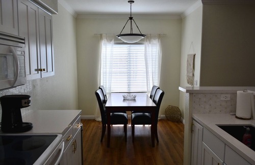 Tucson Condo | Elegant Condo with Pool in Catalina Foothills
