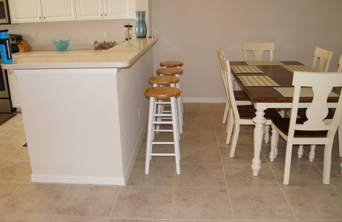 Biggar Condo | Top-Rated Condo Minutes from Beaches with Spa & Ocean View