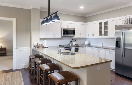 Stratton Mountain Condo | Pet-Friendly Condo @ Mt Base: Heated Pool & Hot Tub