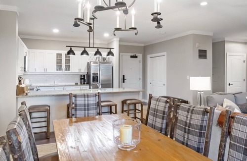 Stratton Mountain Condo | Pet-Friendly Condo @ Mt Base: Heated Pool & Hot Tub