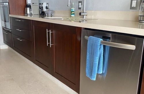 South Shore Hotel Area Condo | Exclusive Beachfront Condo with Top Amenities & 10/10 Rating