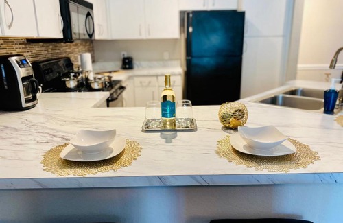 Oviedo Apartment | Spacious Condo Suite near Orlando with Pool and Breakfast