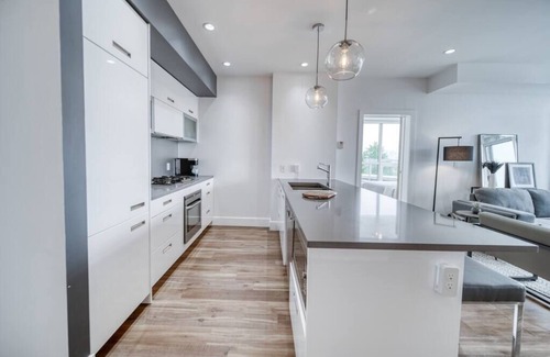 Richmond Condo | Scenic Condo with Downtown Views & Generous Patio Space