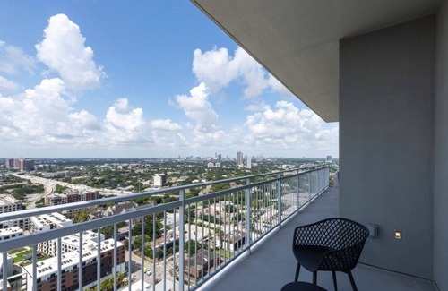 Midtown Condo | LUXURY CONDO with Downtown Balcony View 2 bedroom with gym, pool/grill, lounge