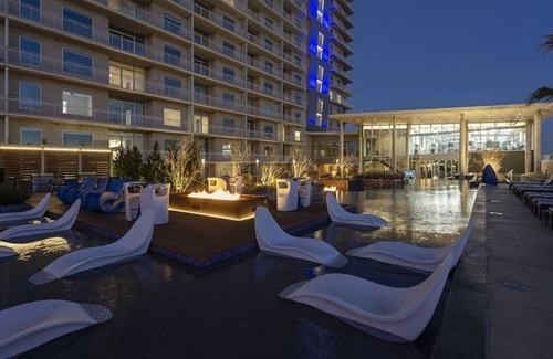 Midtown Condo | LUXURY CONDO with Downtown Balcony View 2 bedroom with gym, pool/grill, lounge