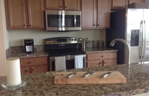 Bradenton Condo | Waterfront Condo with Resort Amenities and 10/10 Guest Rating