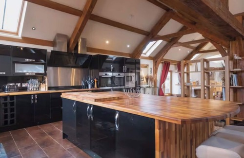 Logie Coldstone House | Idyllic Retreat in the Cairngorms with Hot Tub & Pet Friendly