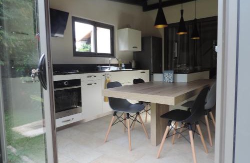 Pamplemousses Apartment | Guest Rated 10/10: Cosy 4-Star Guesthouse with Pool