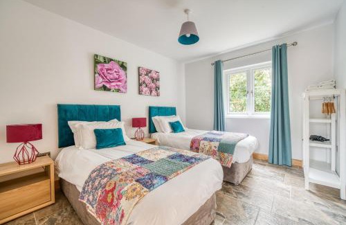 New Forest District House | Unforgettable Stay at Stable Cottage – Perfect for Families