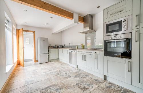 New Forest District House | Unforgettable Stay at Stable Cottage – Perfect for Families