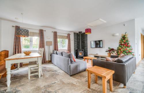 New Forest District House | Unforgettable Stay at Stable Cottage – Perfect for Families