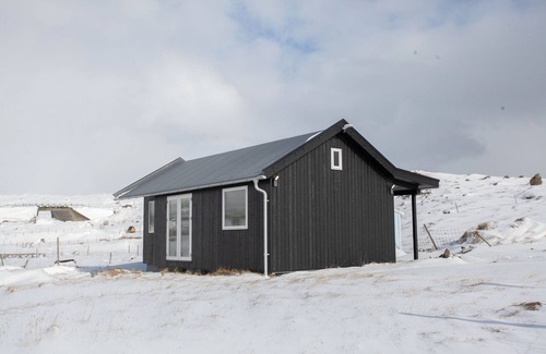 Hoyvik Cottage | Charming Cottage Retreat in Tórshavn with Breakfast Included