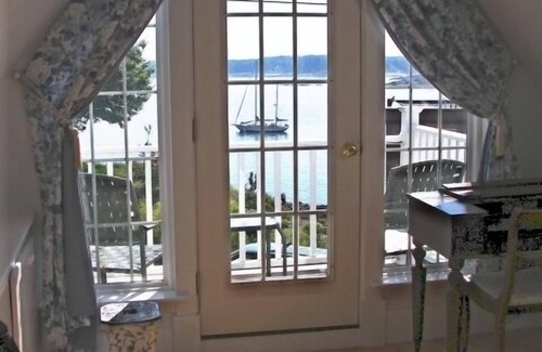 Bass Harbor House | Beachfront Cottage with Breathtaking Ocean Views & Spa