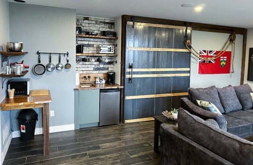 Halton Regional Municipality House | Indulge in a Country Suite Getaway Near the City