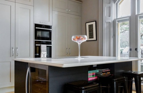 Fifield House | Elegant Country Estate with Pool & Concierge near London