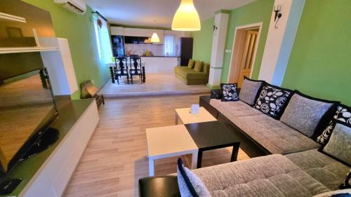 Nisava District Apartment | Budget-Friendly BANJSKI PUT: Highly Rated & Family-Oriented